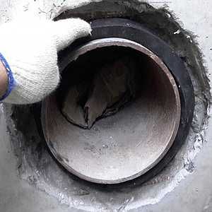 Гидроизоляция мест ввода коммуникаций Остановка активных течей