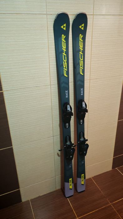 Schiuri Fischer RC One cu 155 cm-clapari ski.