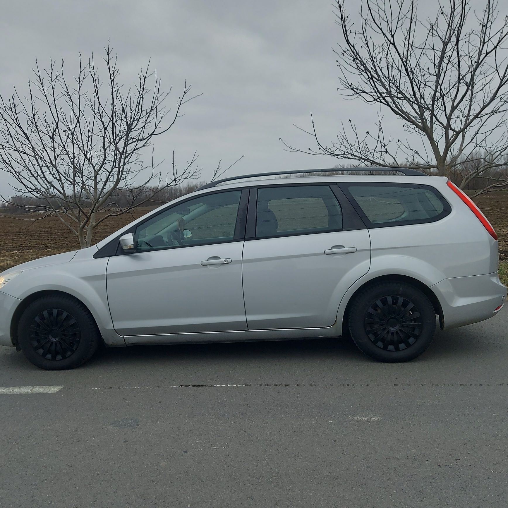 Vând Ford Focus .