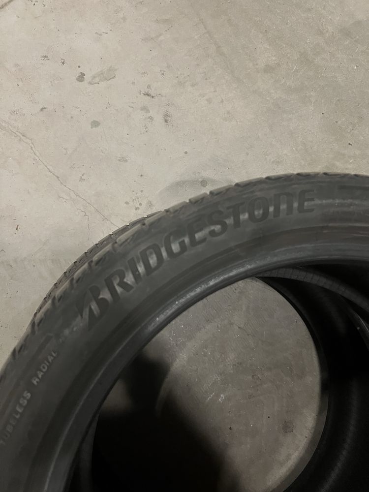 2бр. ГУМИ "BRIDGESTONE" 245/40/19