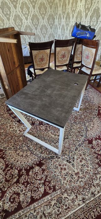 Стол офисный и Стулья для гостиной