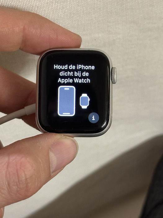 Apple watch SE часы