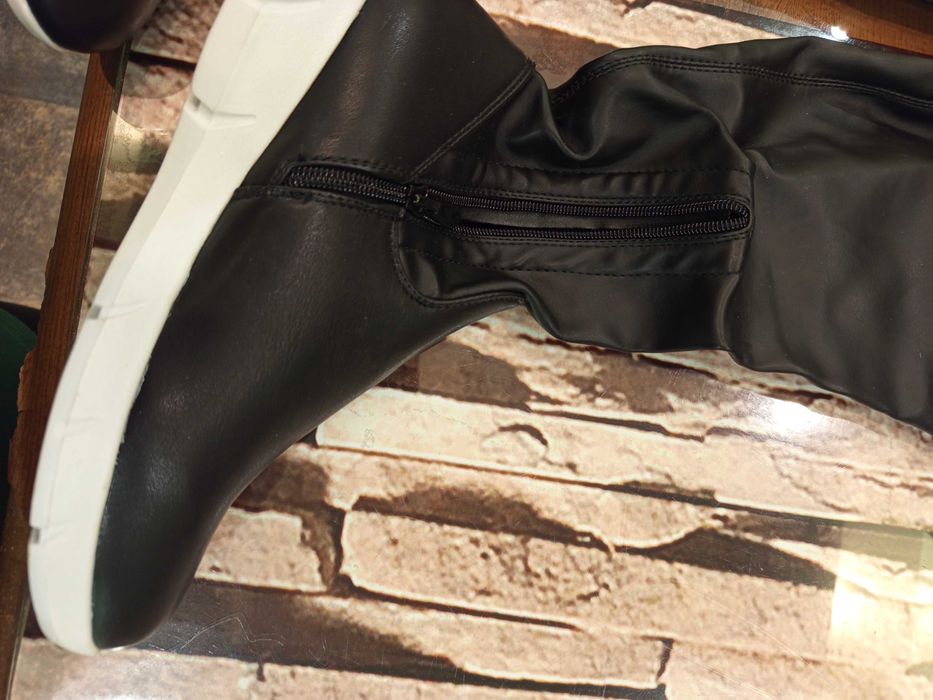 Високи ботуши над коляното