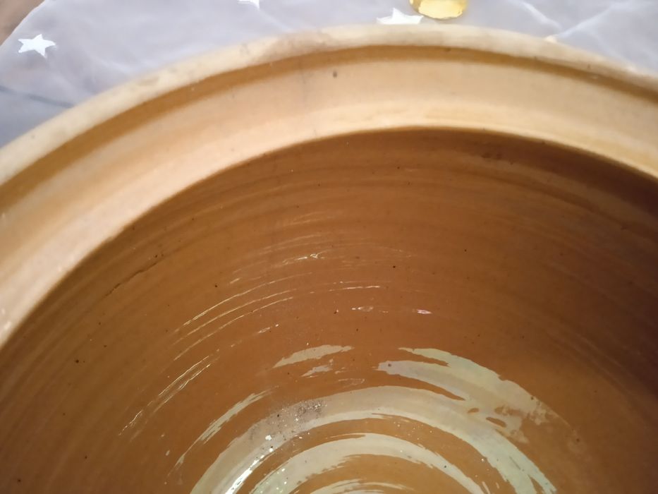 Oala de lut pentru sarmale , puțin crăpată