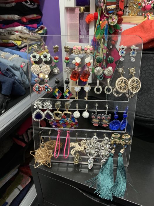 Suport pentru cercei acrilic - 15 lei