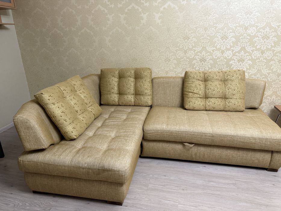 Продается диван для гостиной, комод (шкаф) для гостиной