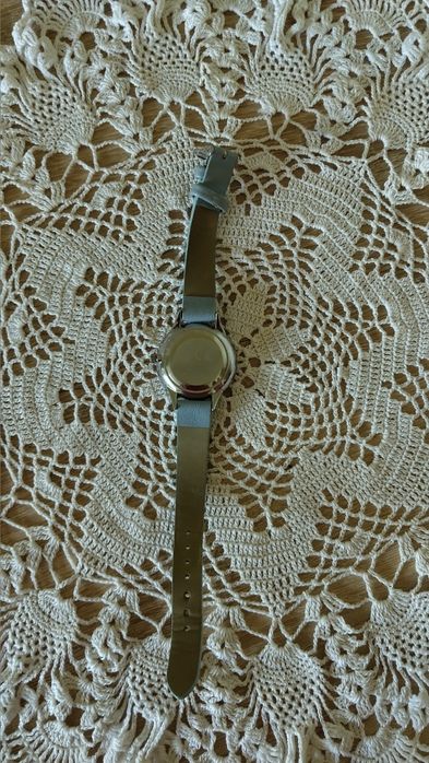 Дамски часовник с батерия