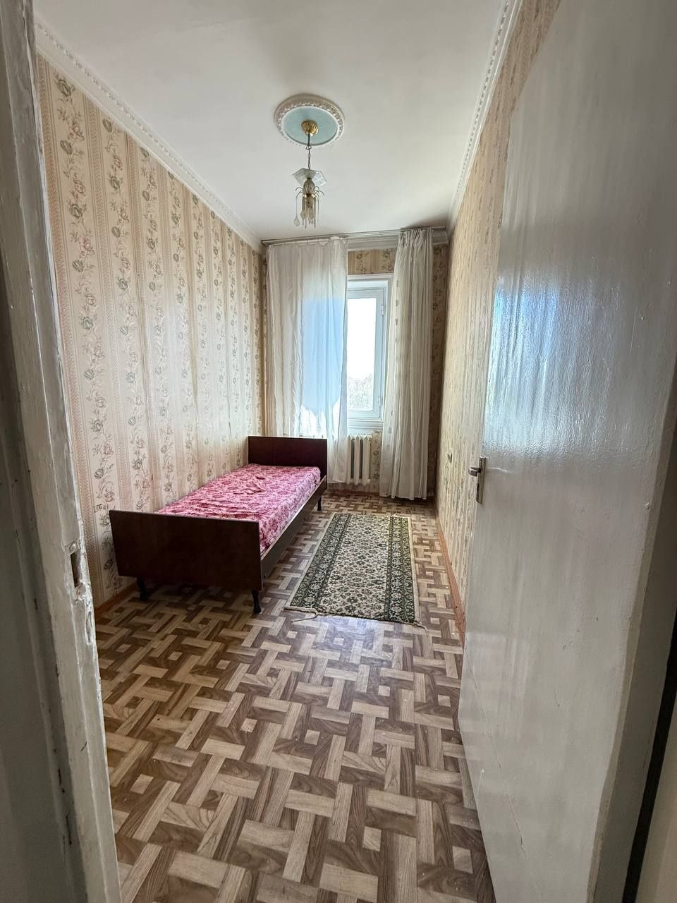 срочно сдаётся квартира паркентский массив М.Риезий 3-комнат хорошо ре