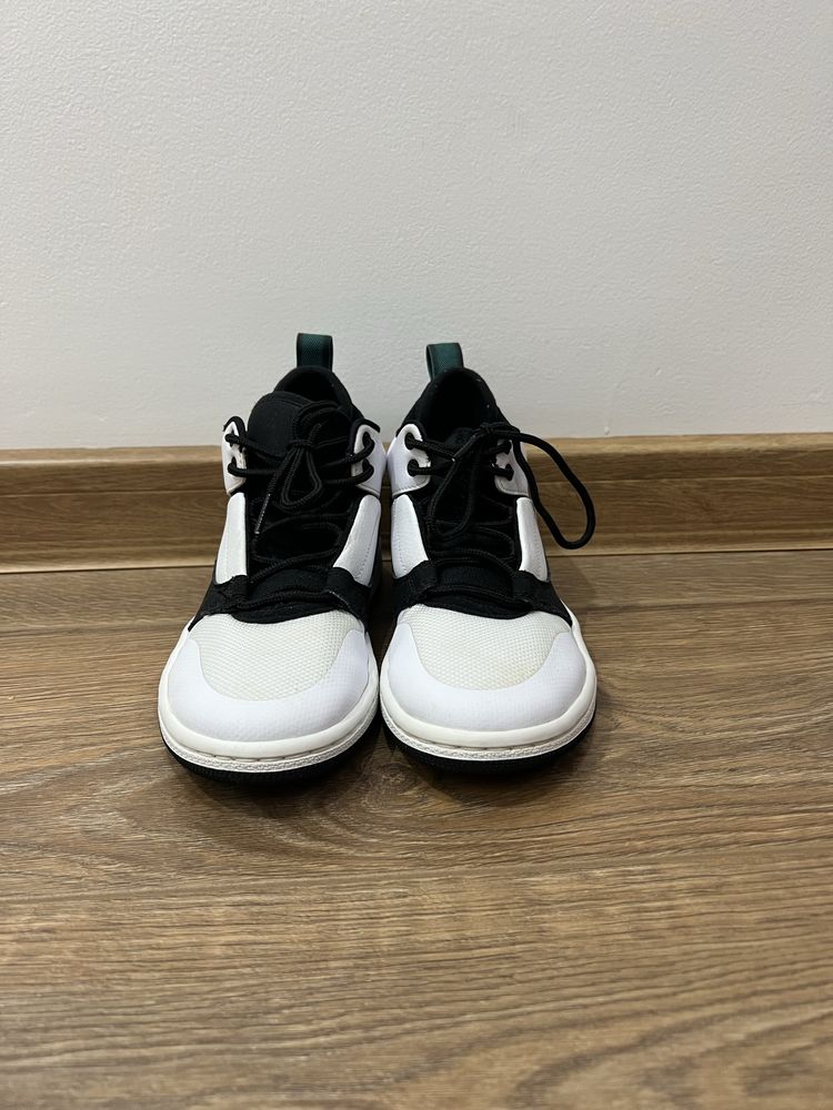 Adidasi sport Jordan albi