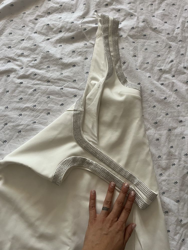 Бяла рокла на Zara