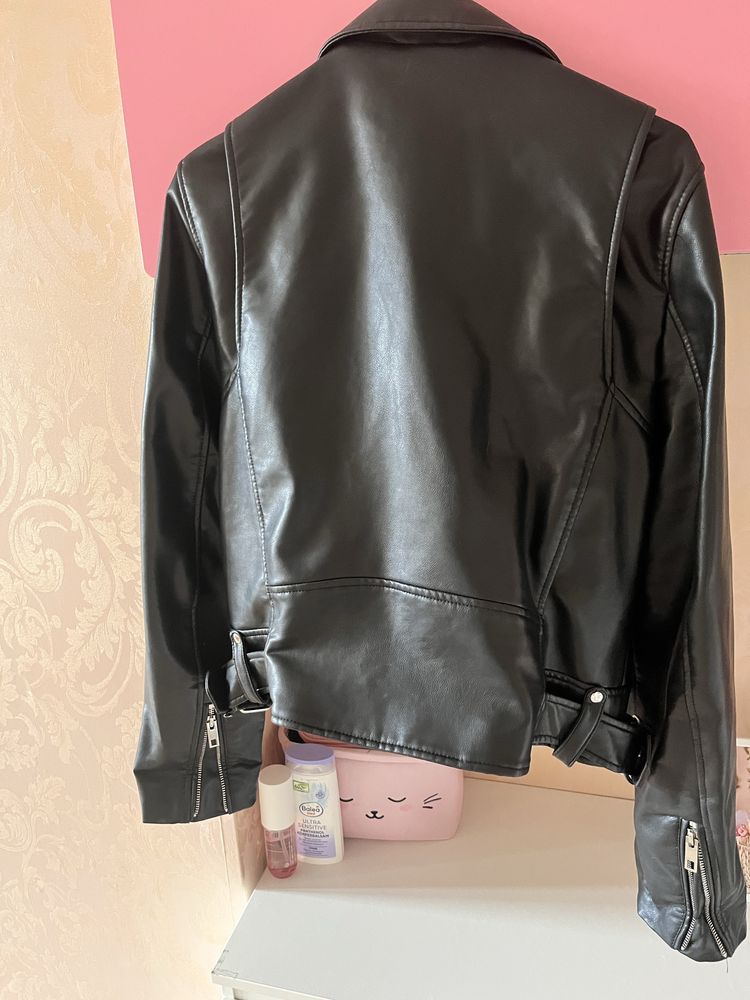 Черно кожено яке Zara от еко кожа
