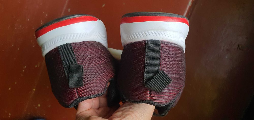 Adidasi rosii-59 ron