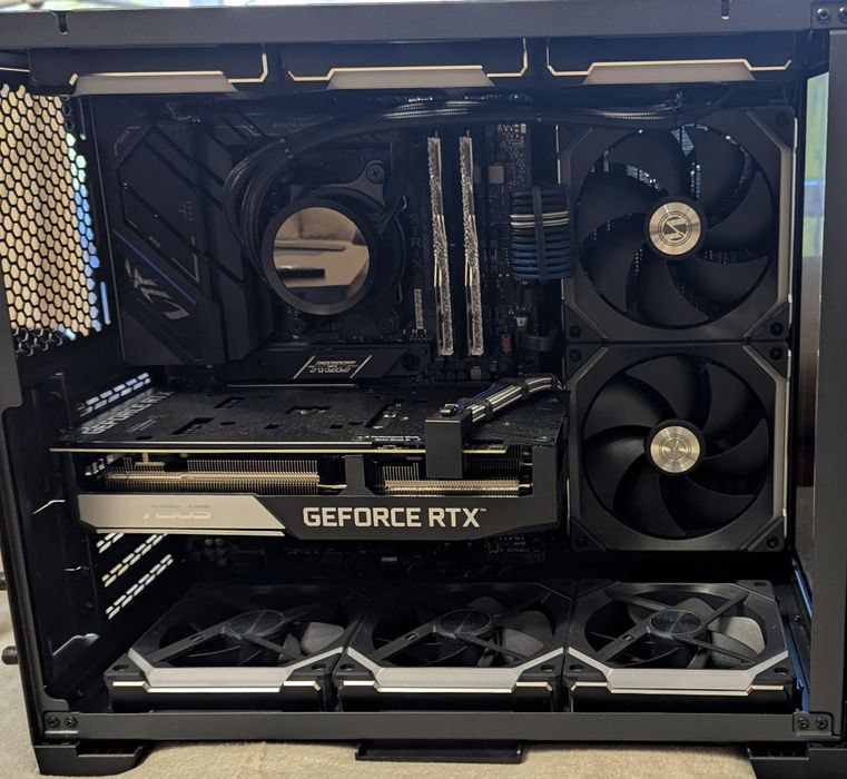 Кутия+дъно+водно AIO+вентилатори+7500F Lian li