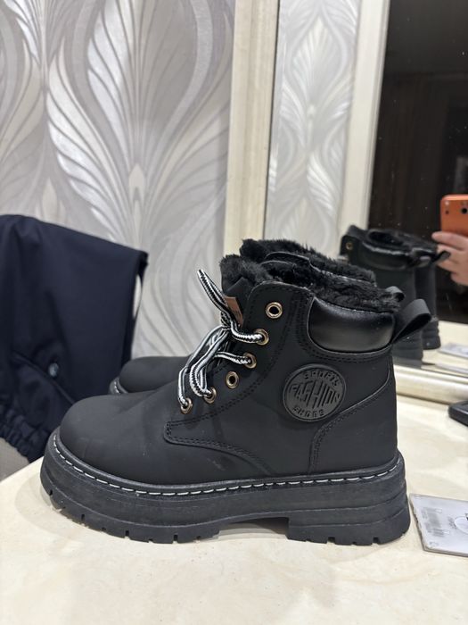 Продам зимние ботинки новые