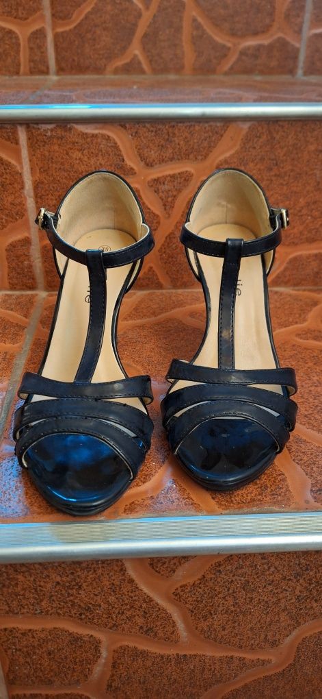 Vand sandale elegante