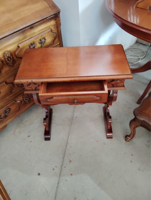 Конзолна масичка