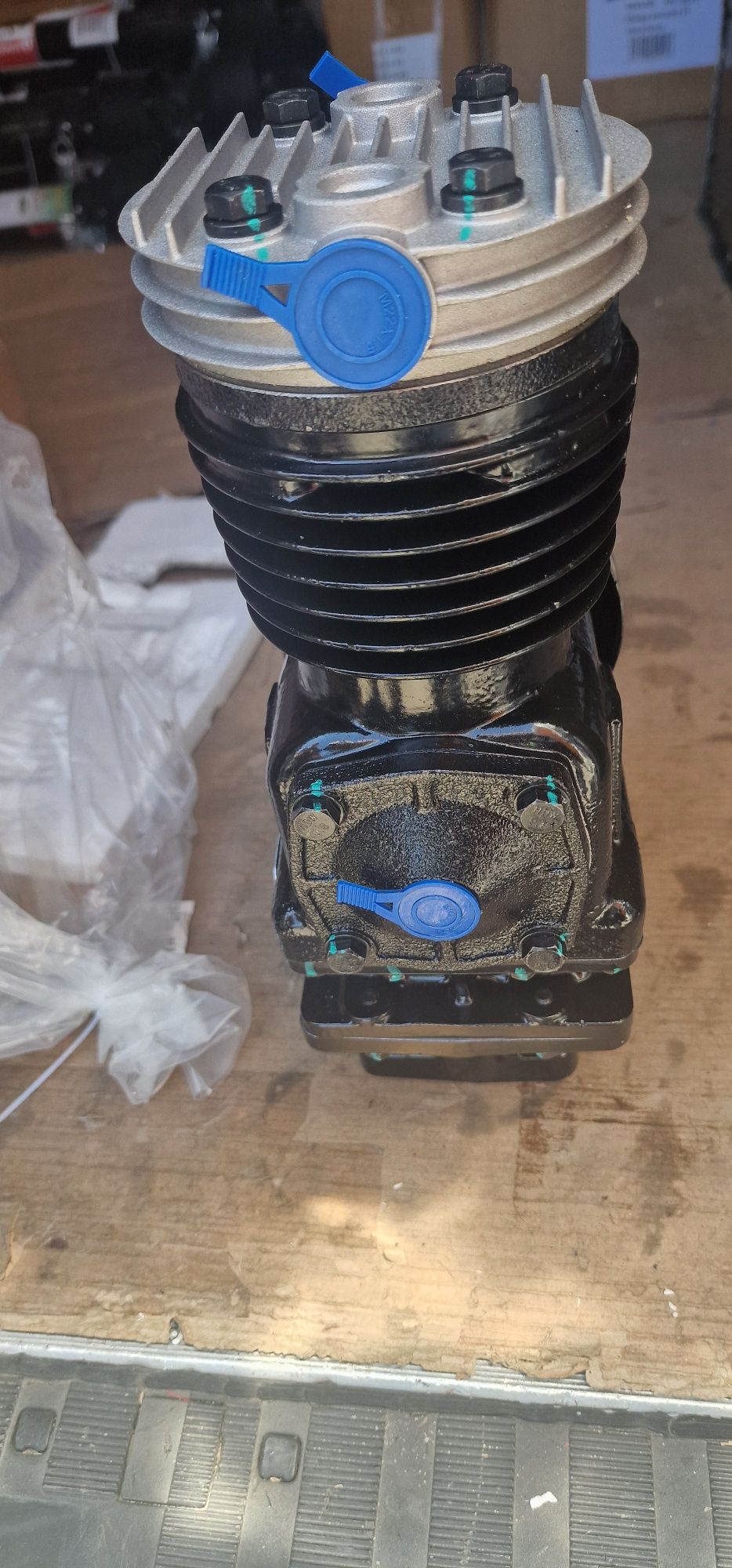 Compresor aer ttttttt u 650 preț 1250 lei cu tva nou se poate trimite
