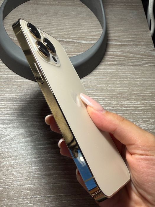 Iphone 13 PRO Gold 256 GB + подарък кейсове