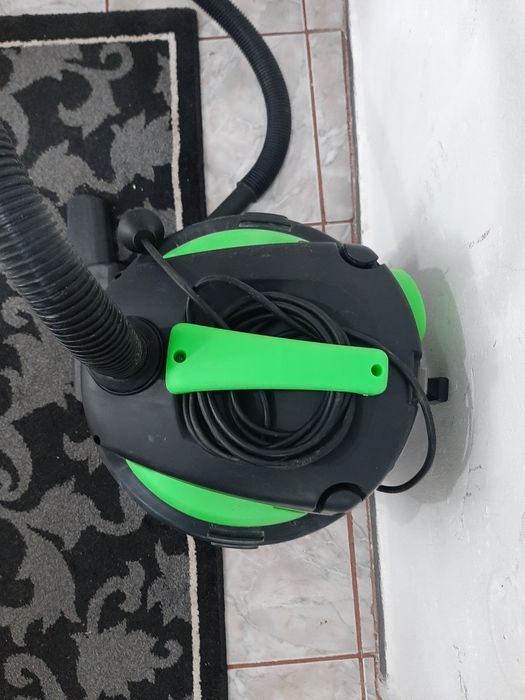 Vând aspirator Lavoro second-hand