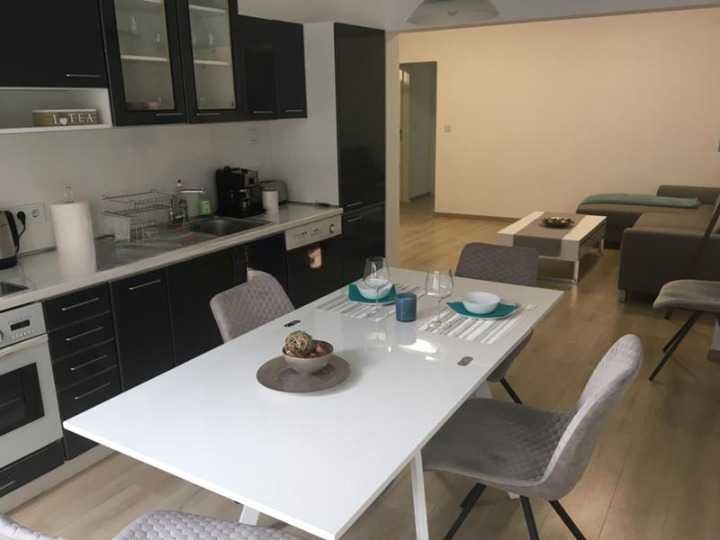 Продава се Многостаен апартамент в София, Младост 1А - 135 кв.м за 10 €/кв.м - Снимка #1