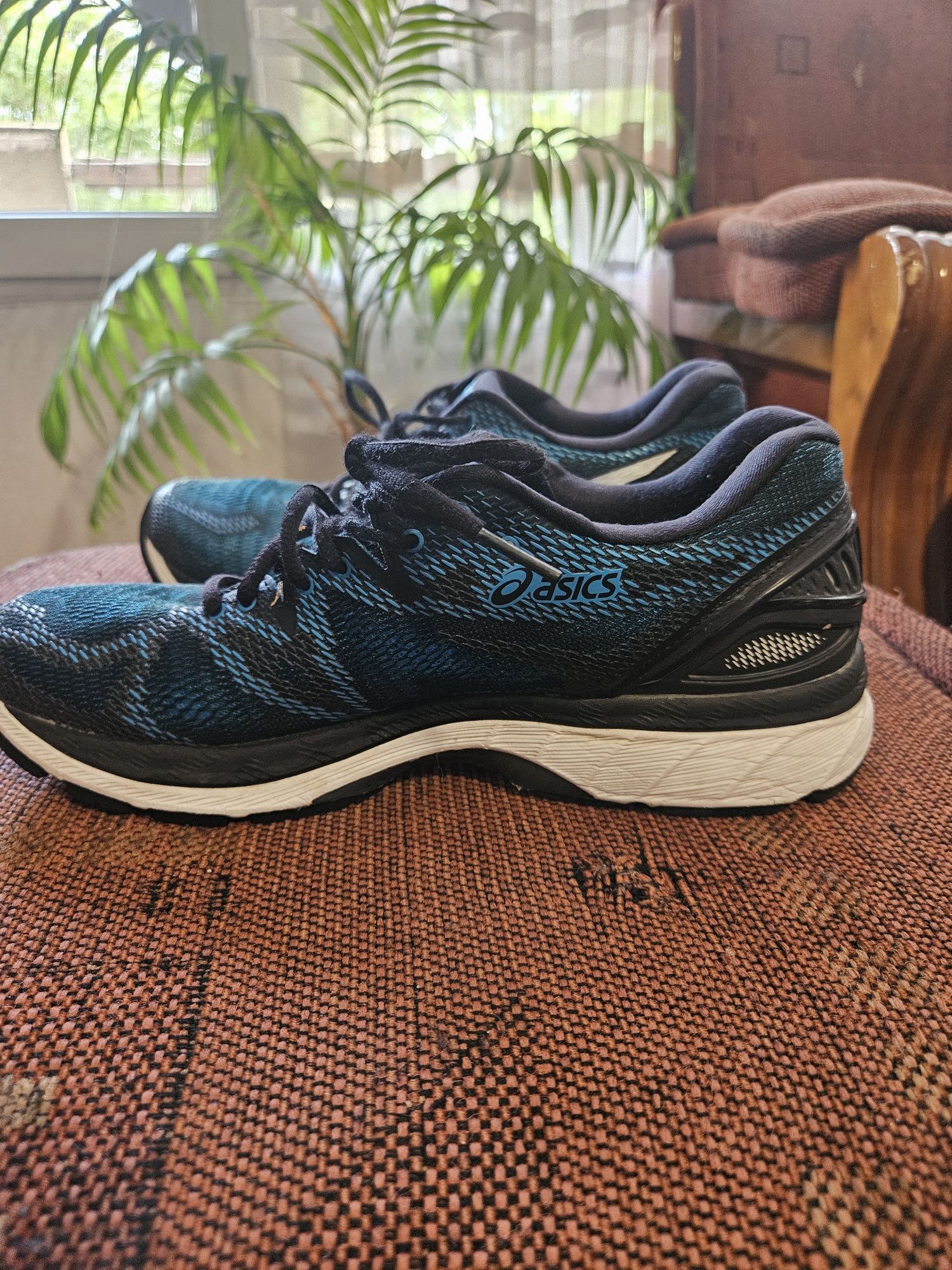 Маратонки на Asics 42 номер