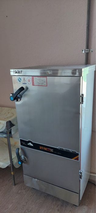 Паровой шкаф на 12 противеней