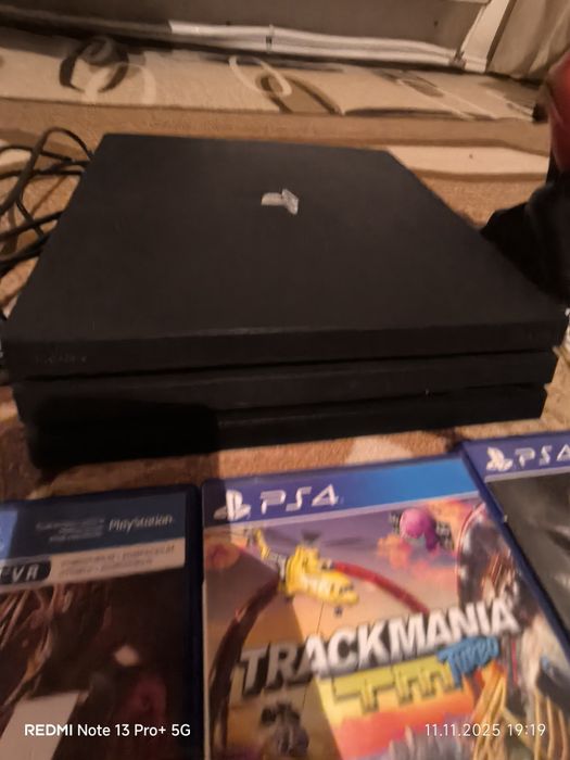 Продавам Playstation 4pro 1TB