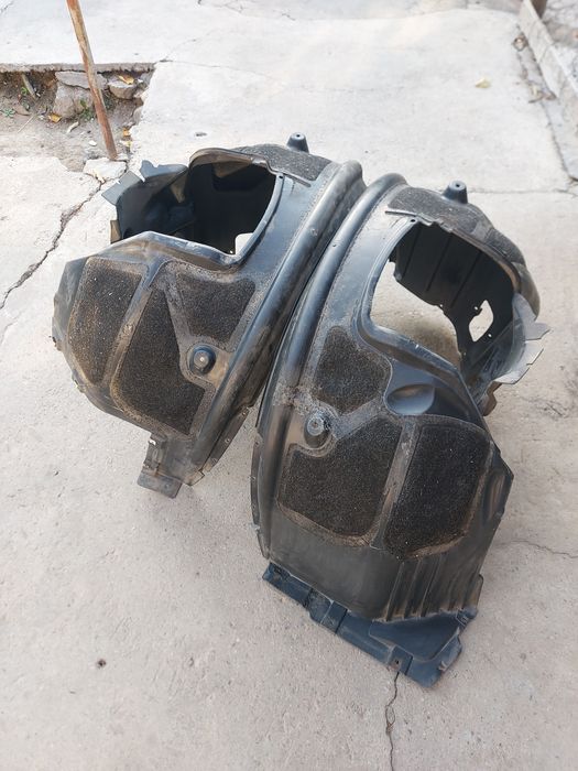 Запчасти для Ниссан примера и стёкла для фар на BMW E 60