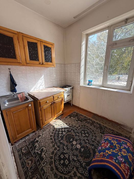 Продам своя чил 11кв 1 хона 2 этаж 4 этажлий дом 30м²