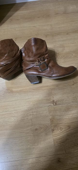 Продавам Дамски Боти.
