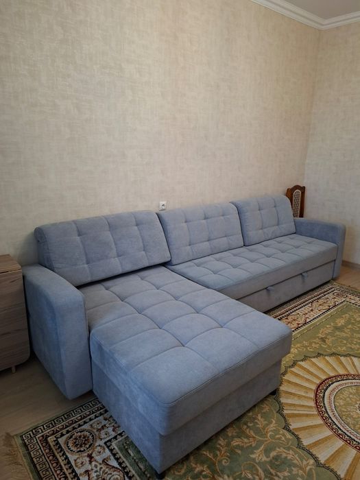 Продаётся диван.