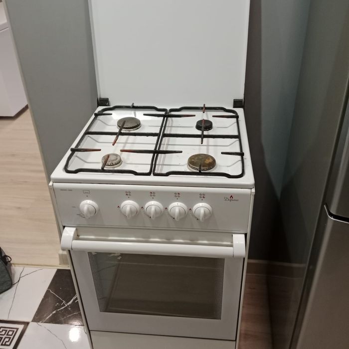 Продам газ в хорошем состояний. Фирма Дарина все 4 конфорки паботают.