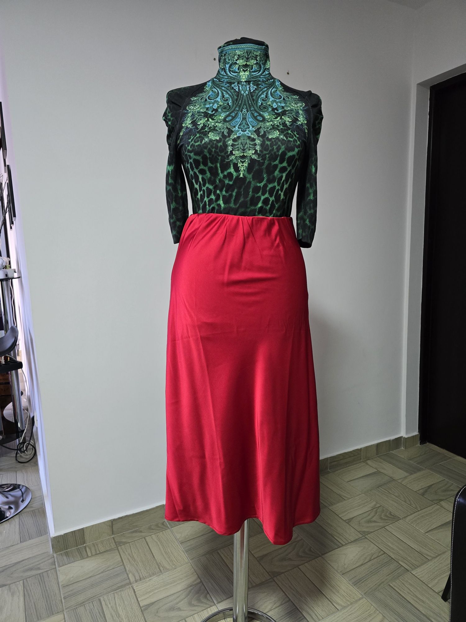 Fusta rosie din acetat de matase naturala, model conic, talie elastica