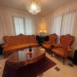 Set canapea si scaune piele stil Chesterfield