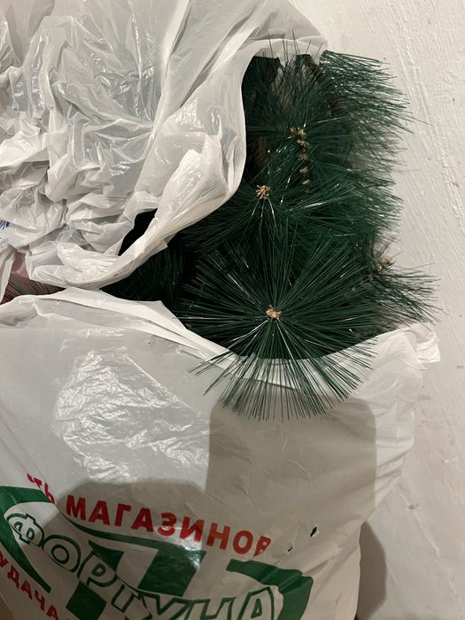 Новогоднюю елку искусственную