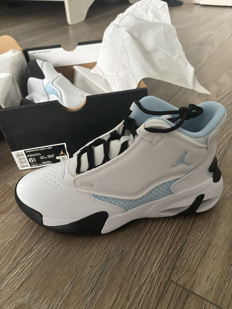 Jordan max aura 4