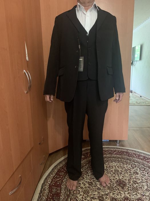 Продам костюм тройка