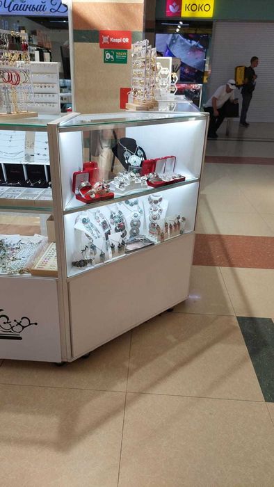 Продам красивую витрину