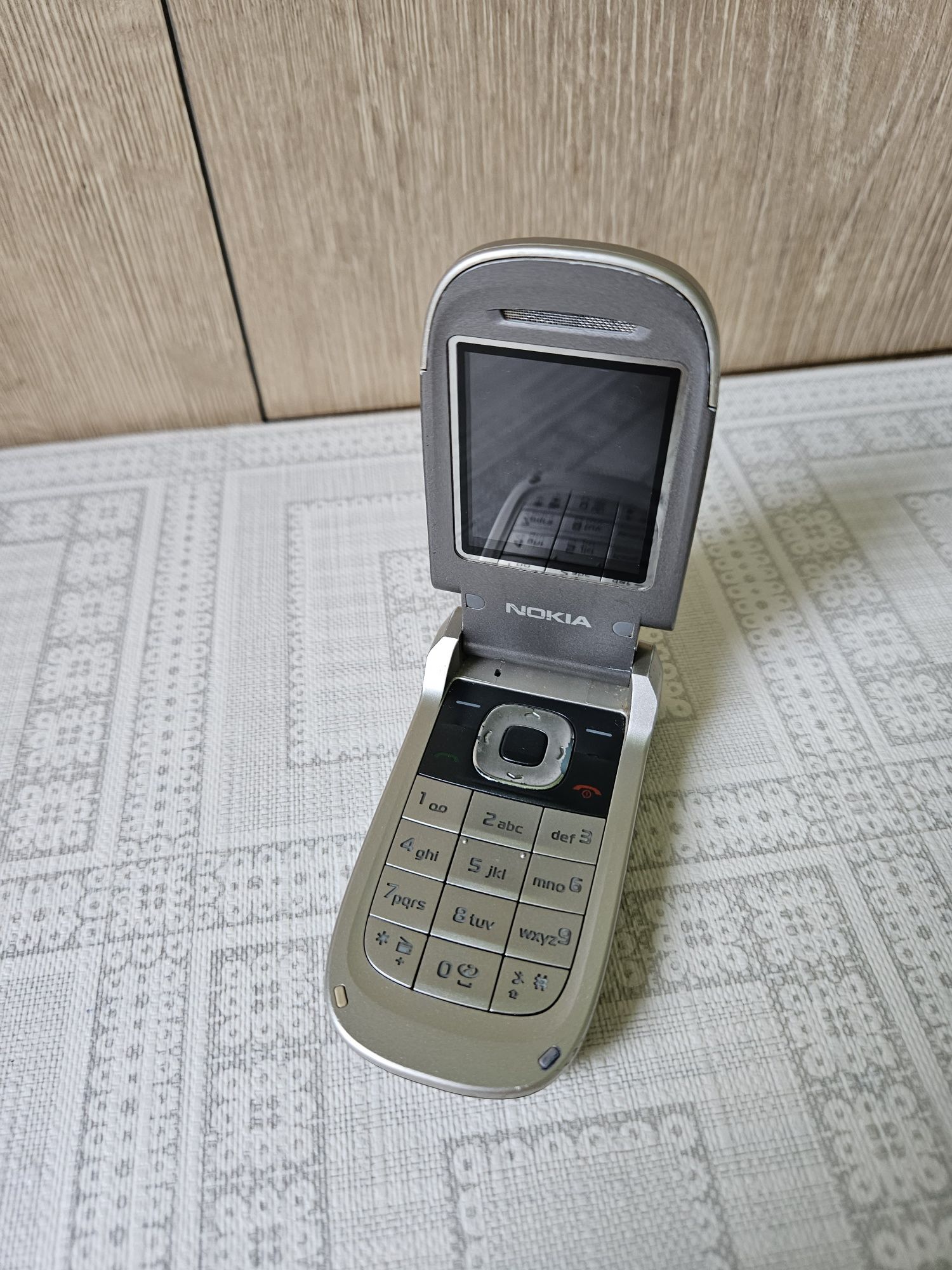 Telefon Nokia 2760 pliabil