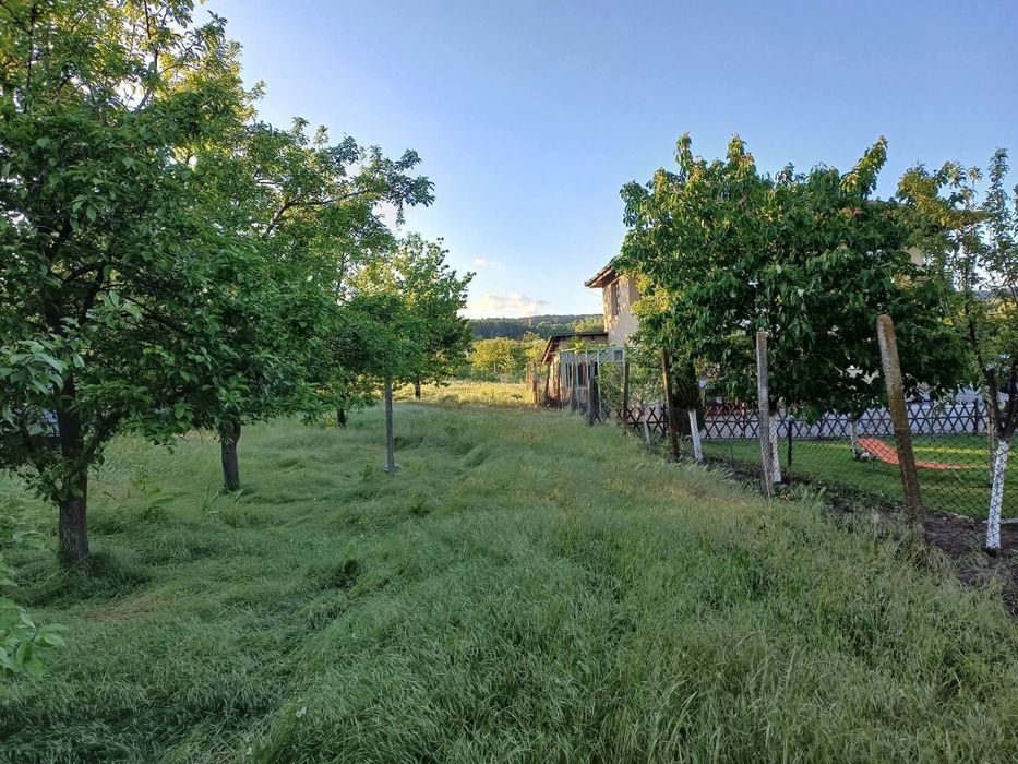 Продавам парцел с ток и вода в гр Аксаково