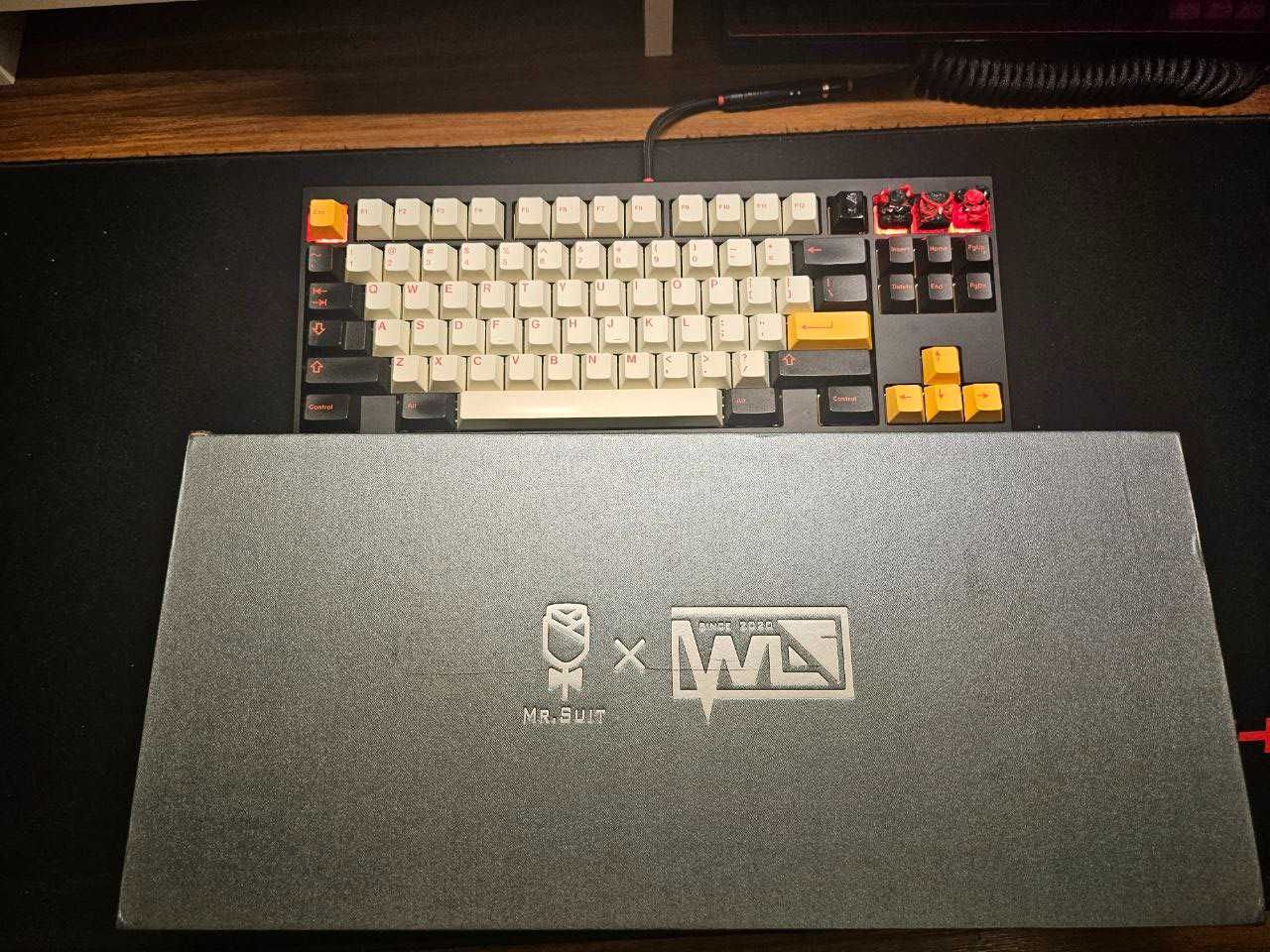 Кастомная клавиатура Owlab Mr.Suit WKL (Black and Red)