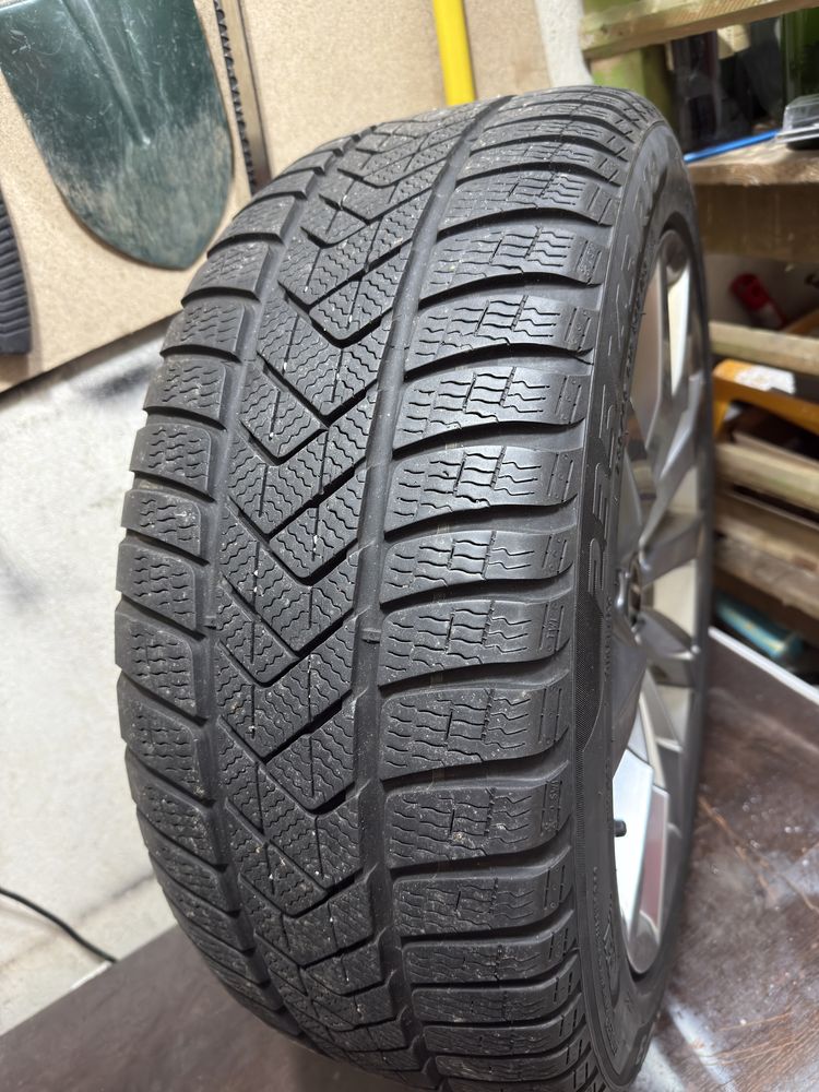 4бр зимни гуми  Pirelli Sotozero 3 с размери 235 45 18