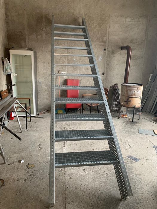 Scări metalice galvanizate la orice demisiune asiguram transport ori u