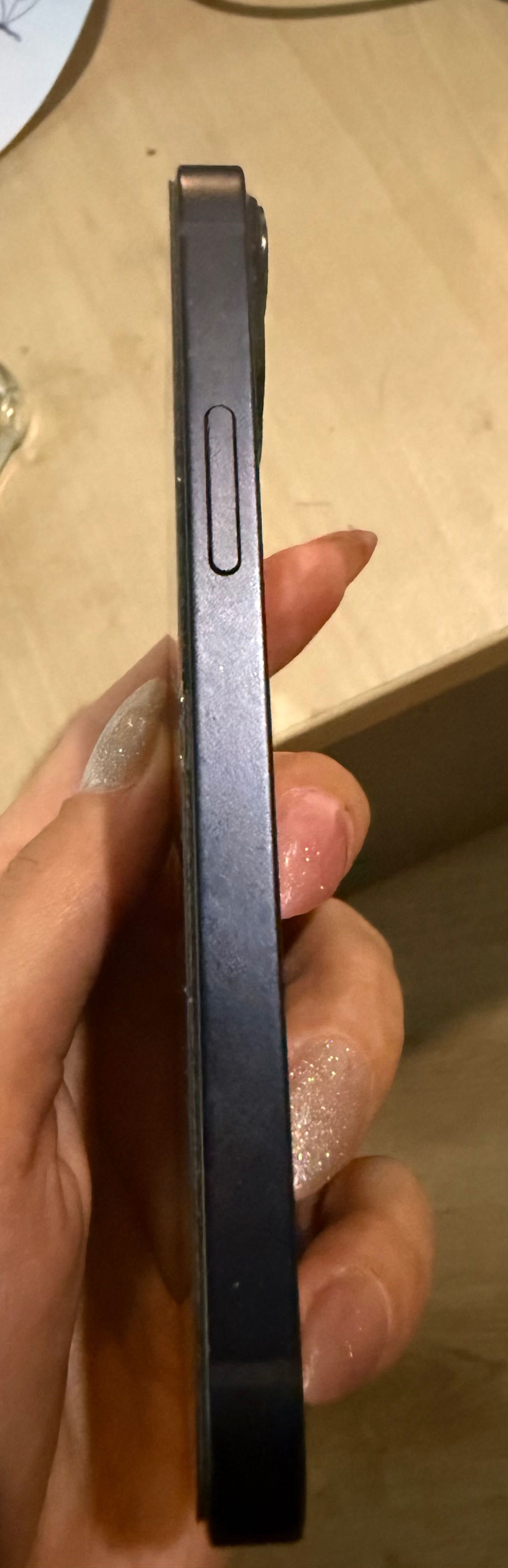 Продавам iPhone 13 mini , използван е