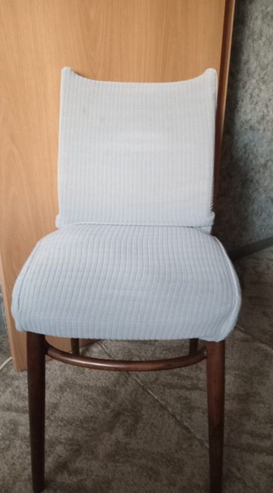 Два стула и две табуретки за 4 000 тенге. Б/у.