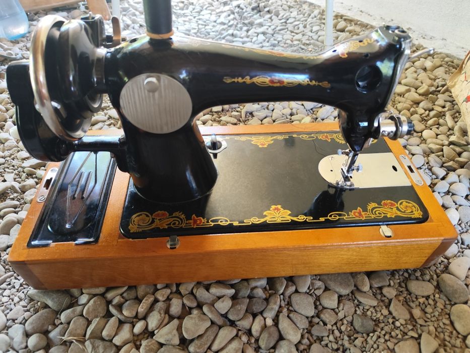 Samovar și mașină de cusut URSS