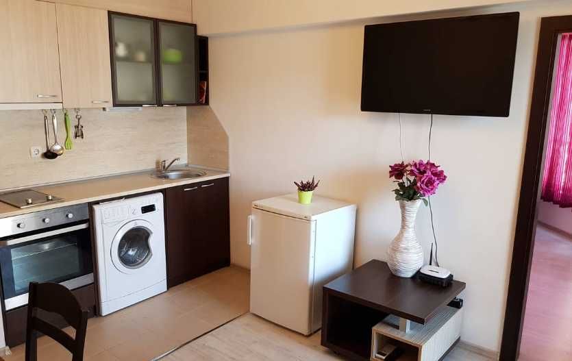 Дава се под наем Двустаен апартамент в Бургас, Лазур - 55 кв.м за 229.5 € - Снимка #2