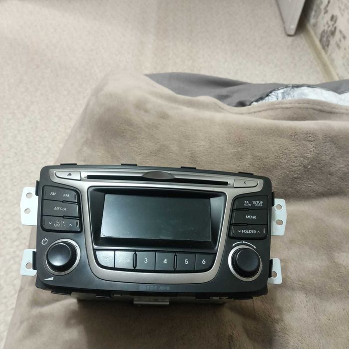 Продам магнитолу Hyundai Accent Оригинал