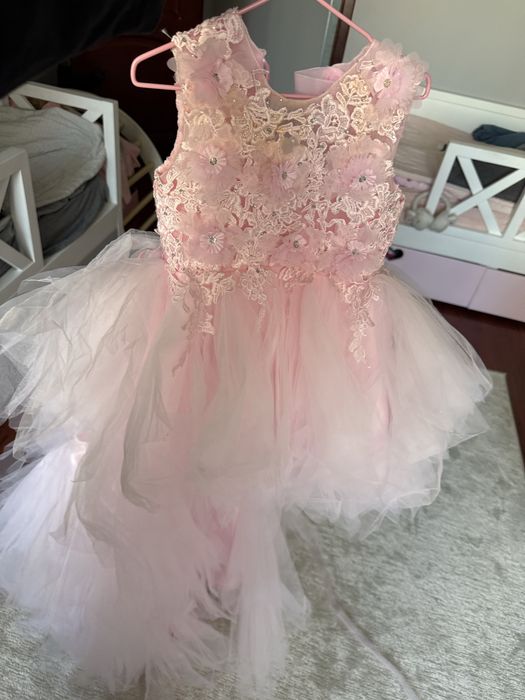 Платье для девочки со шлейфом