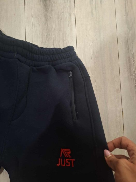 Pantaloni groși. Noi